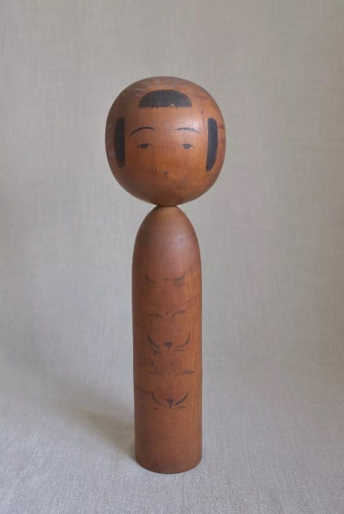 Kokeshi tradizionale in stile Yamagata.